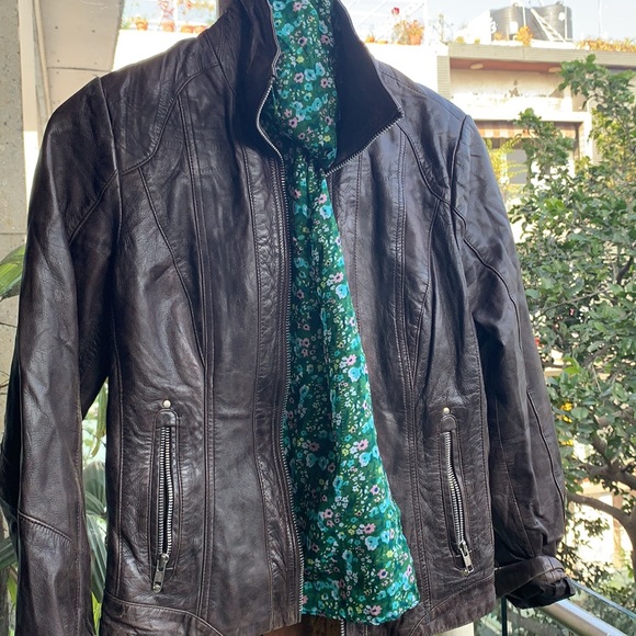 GREEN FLORAL PRINT STOLE. For brightening up any outfit in any season. - Picture 4 of 6